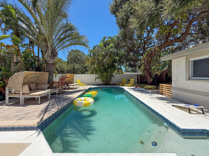 Interior 2, Modern 3 Bedroom Retreat With Pool & Fire Pit, Pinellas