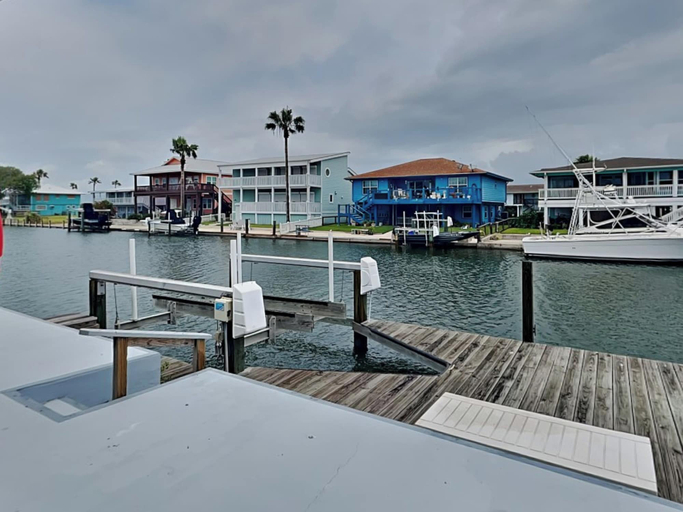 Sport & Beauty, Dolphin Paradise by Miss Kitty’s, Aransas