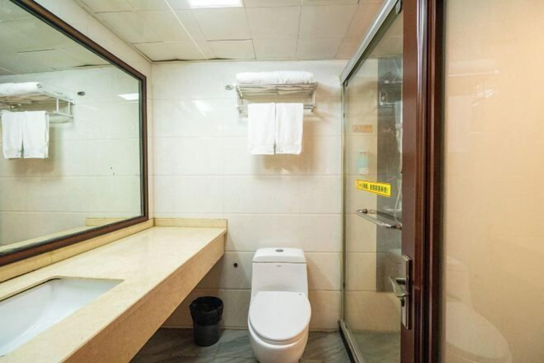 Bathroom 4, Yaqi Business Hotel Shanghai, Shanghai