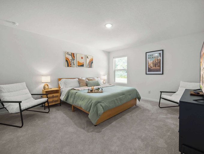 Room 3, The Oak Tree House 4 King Beds!, Bexar
