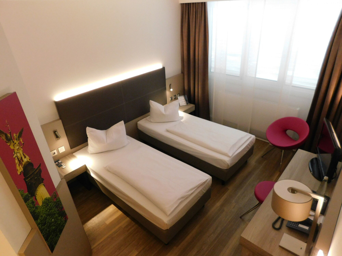 Bedroom 3, Feringapark Hotel by Coffee Fellows Hotels, München