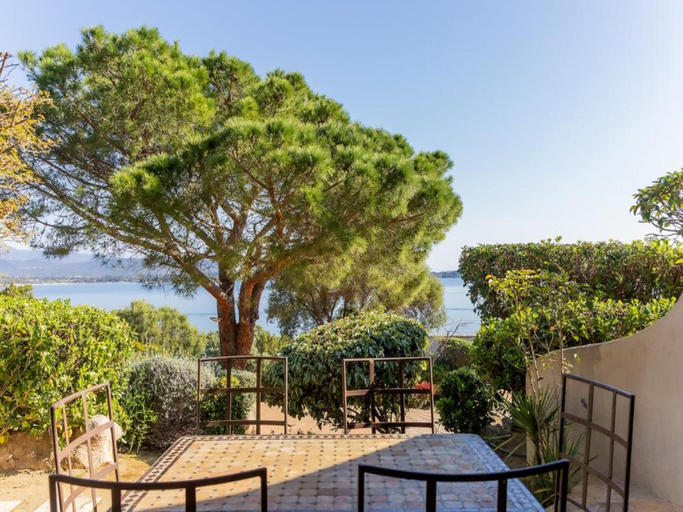 Garden, Magnificent Villa With sea View for a Group, Corse-du-Sud