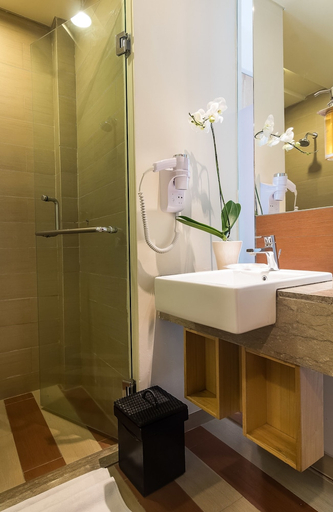 bathroom 12