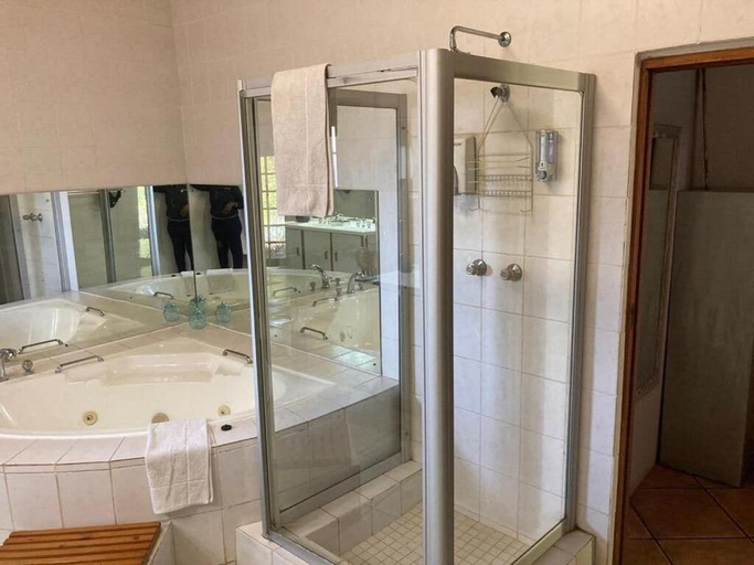 Bathroom 3, Munati B&B, Vhembe