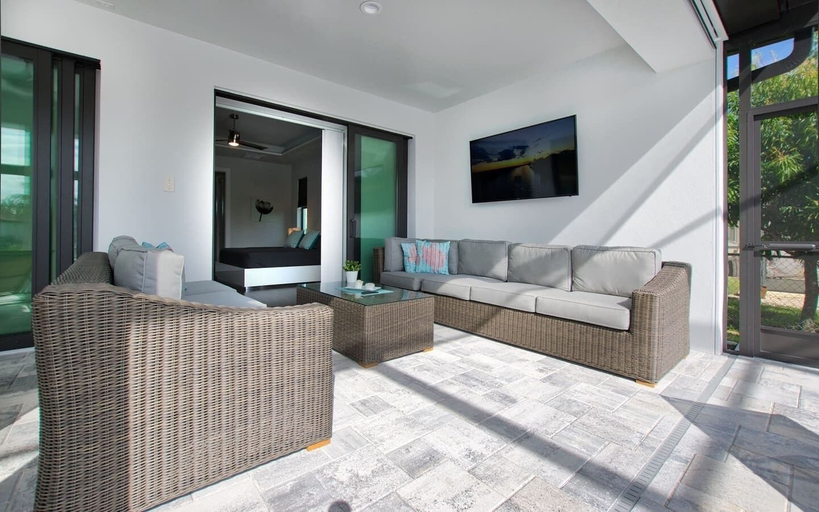 Interior 4, Villa Pearl, Lee