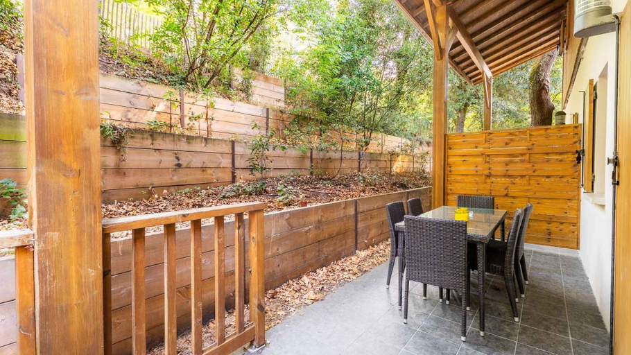 Outdoor dining 4, Apartment Near Plage Moutchic Lake, Gironde