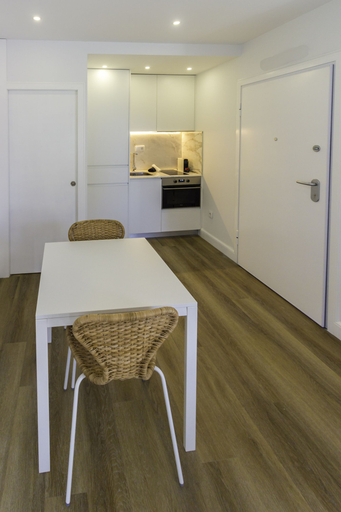 Room 2, Guest H4U - Heroismo 2F, Porto