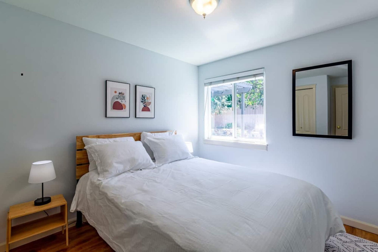 Room 5, Backyard Oasis 8min to Town Fast Wi-fi, Deschutes