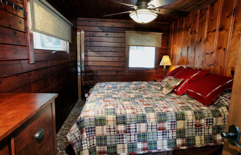 Bedroom 2, Boot's Haven, Mariposa
