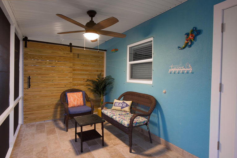 Others 4, Casa Azul A, Lee