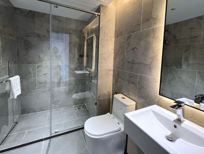 Bathroom 4, LN Hotel & Residence, Phnom Penh