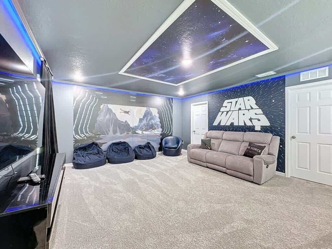 Room 4, 6Bd Villa w Spa Star Wars Cinema Gameroom 2088, Osceola