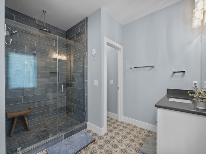 Bathroom 3, Water's Edge by Carolina Retreats, New Hanover