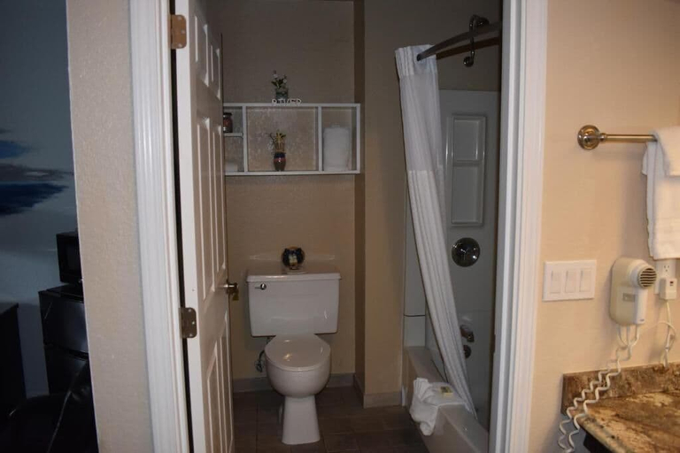 Bathroom 3, Lighthouse Cove Inn, Coos