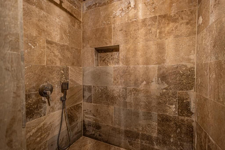 Bathroom 3, Zümrütü Anka Cave, Ürgüp