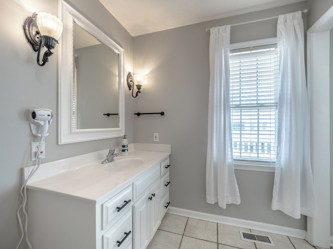 Bathroom 3, Skipper's Hideout by Topsail Realty, Onslow