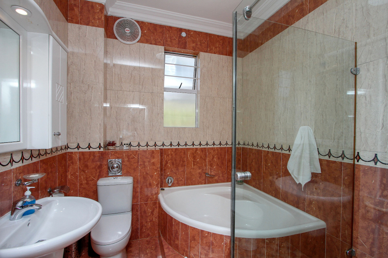 Bathroom 5, THE SANDRINGHAM B&B AND SELF-CATERING, eThekwini