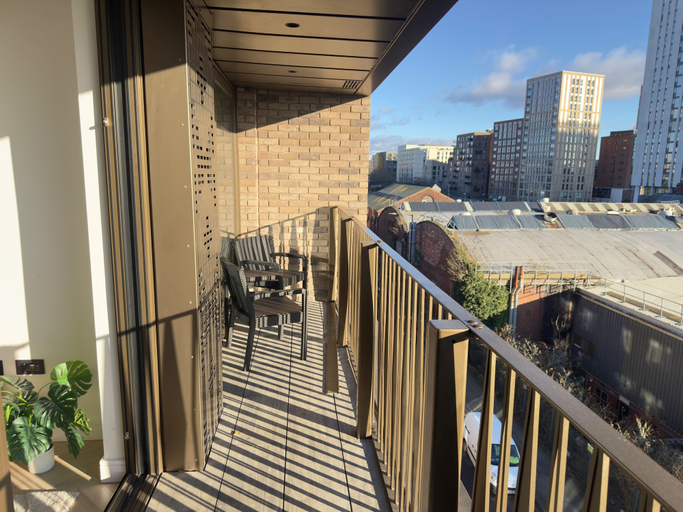 Property grounds, Stylish 2-bed Apartment - Balcony - Parking, Manchester