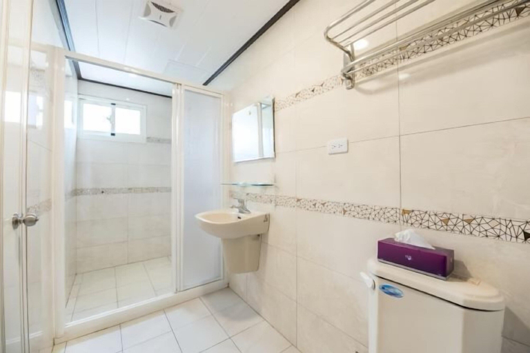 Bathroom 3, LuiLand B&B, Pingtung