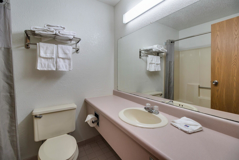 Bathroom 4, Motel 6 Marion, IL, Williamson