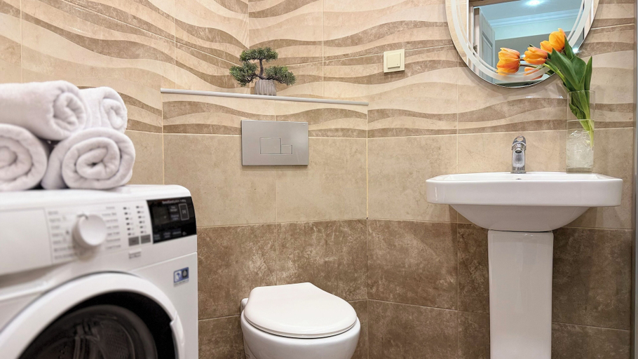 Bathroom 4, Modern 1-bedroom apartment by Sweet Home, Yerevan