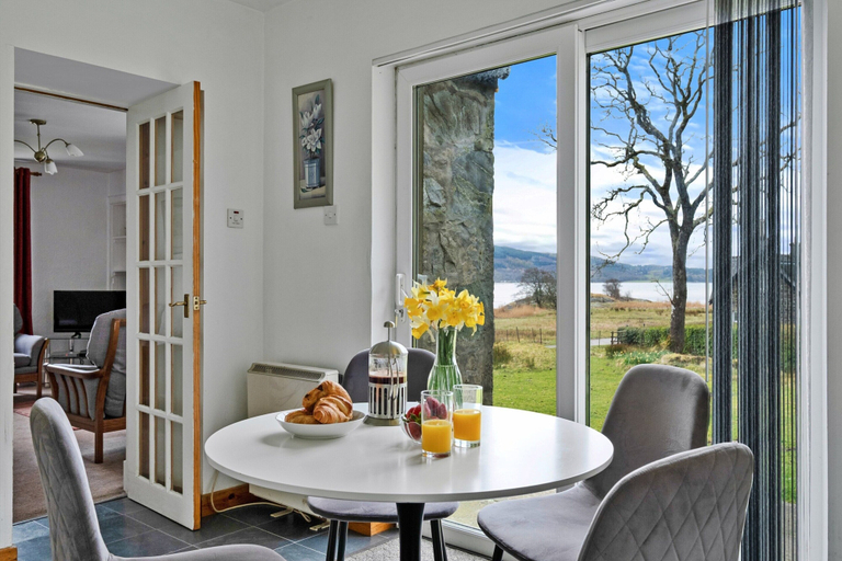 Dining 4, Cottage by Loch With Stunning Views, Argyll and Bute