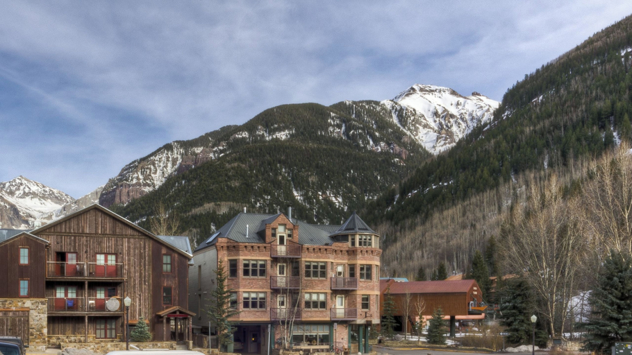 Exterior & Views 2, Ore Station 2 by Avantstay Modern Oasis in the Heart of Telluride w/ Hot Tub, San Miguel
