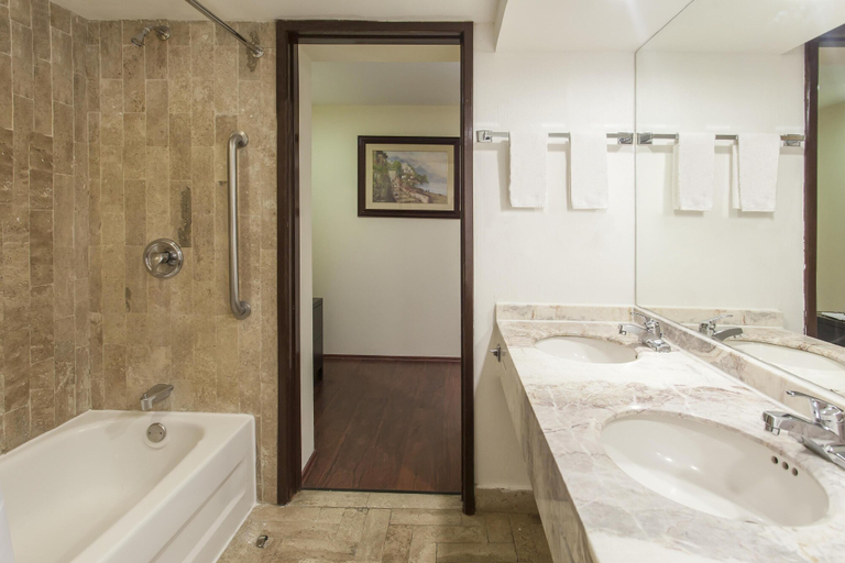 Bathroom 4, NH Coatzacoalcos, Coatzacoalcos