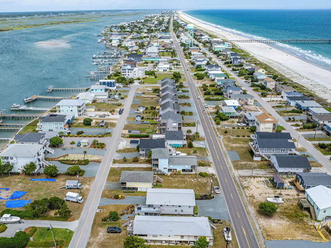 Exterior & Views 2, Unforgettable Memories by Topsail Realty, Pender