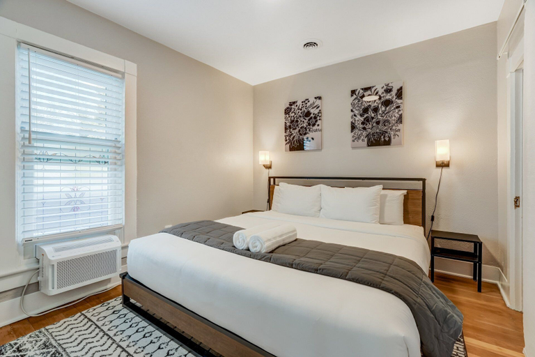 Interior 2, Downtown Getaway With Balcony King Beds, El Paso