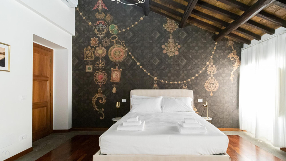 Room 2, Italianway - Barberini 6 Opulentia, Roma