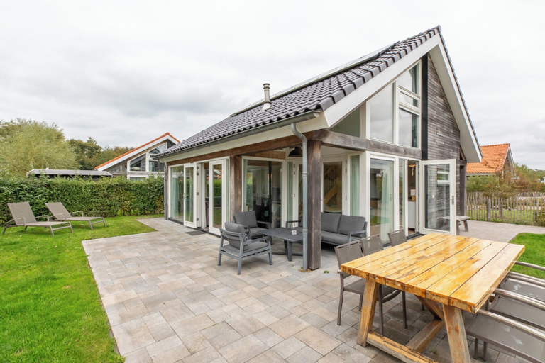 Outdoor dining 5, 6-person Holiday Home in Renesse, Schouwen-Duiveland