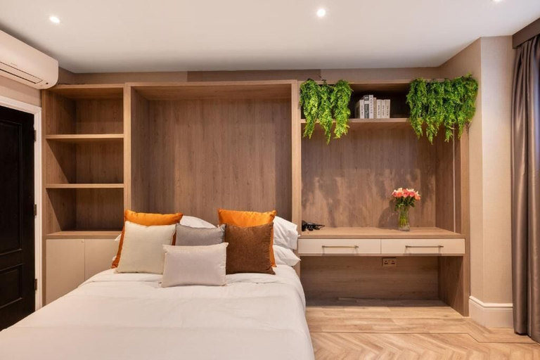 Room 4, Charles of Mayfair, London