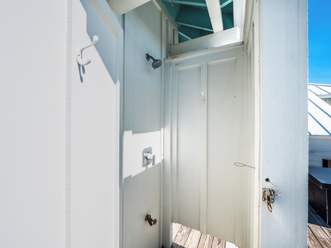 Exterior & Views 1, Water's Edge by Carolina Retreats, New Hanover