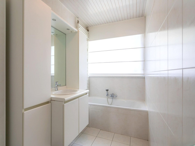 Bathroom 4, Spacious Seaside Villa in Oostduinkerke, West-Vlaanderen