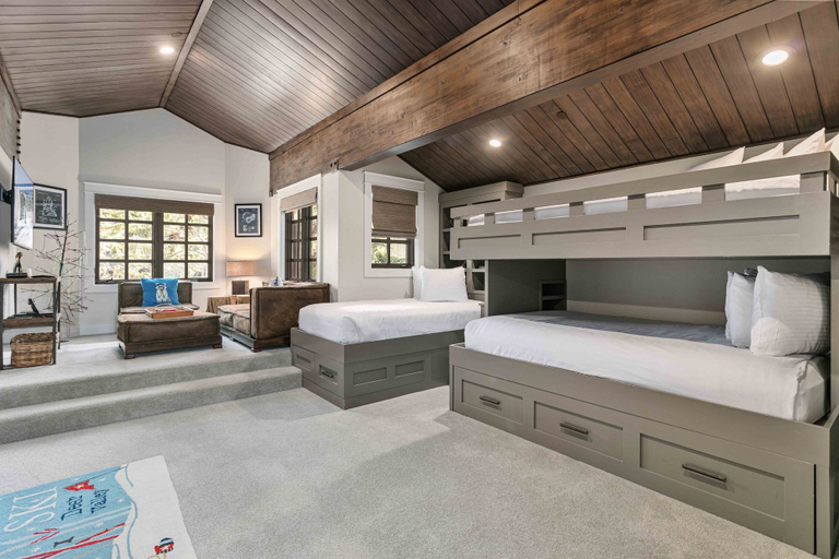 Room 2, Mountain Modern Retreat Hot Tub 3 Bedroom Condo, Summit