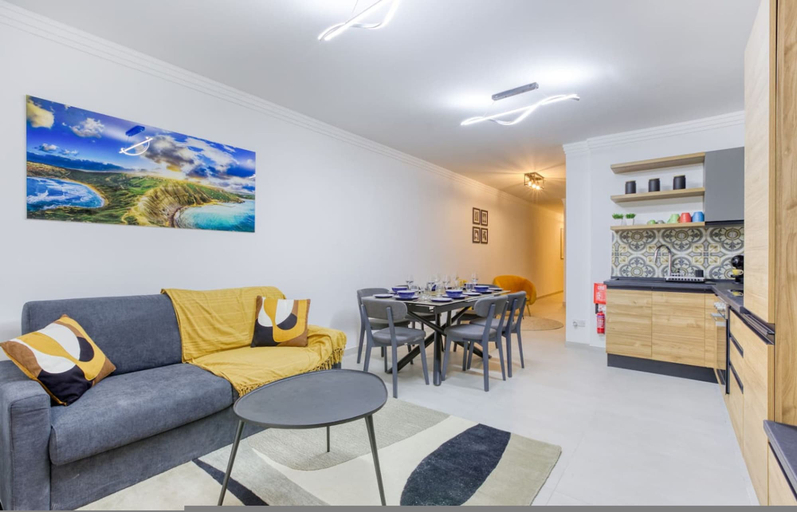 Room 3, Designer Apartment Near Seafront Balcony Patio