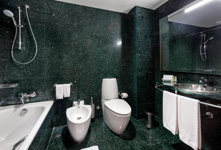 Bathroom 3, Avenida, Ponta Delgada