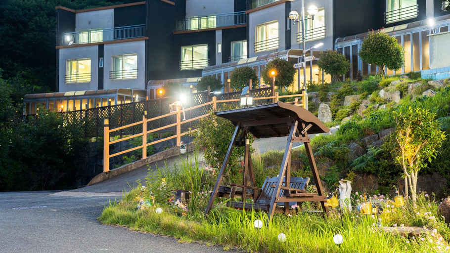 Exterior & Views, Suncheon The Sky Pool Villa, Suncheon