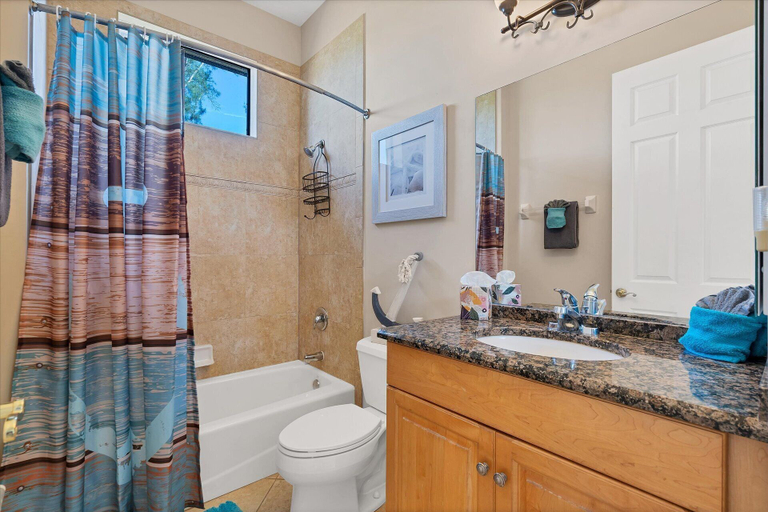 Bathroom 3, Obs119, Lee