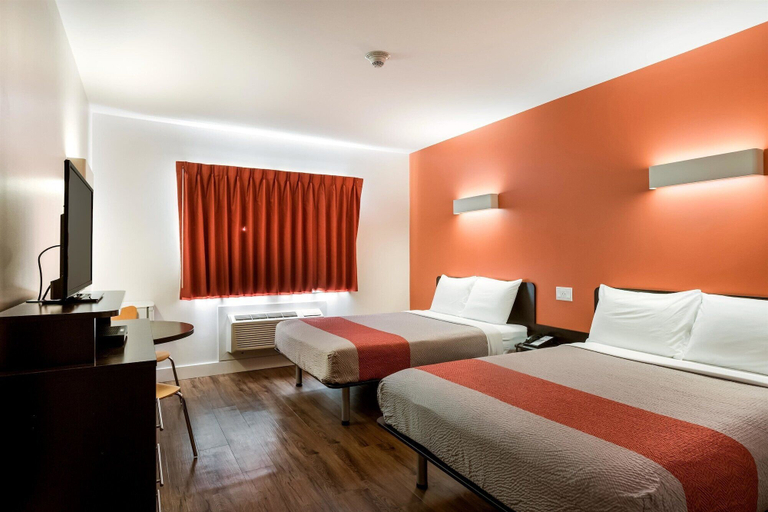 Bedroom 4, Motel 6 Moncton, NB, Westmorland