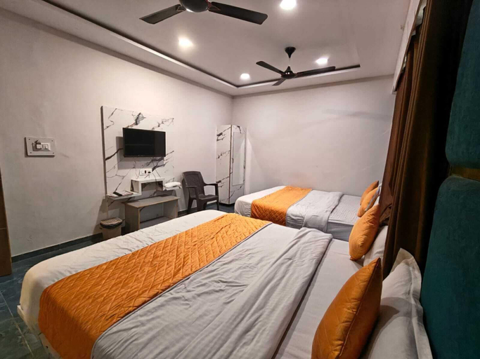 Room 3, Hotel Karnavti, Ahmadabad