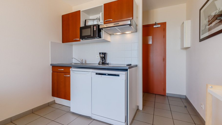 Private kitchen 3, Escape Near Local Bistros and Pier, Vendée