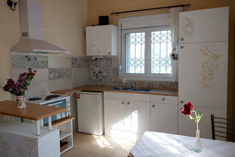 Room 3, Sunshine Home - Peaceful Garden Escape Parking, West Greece