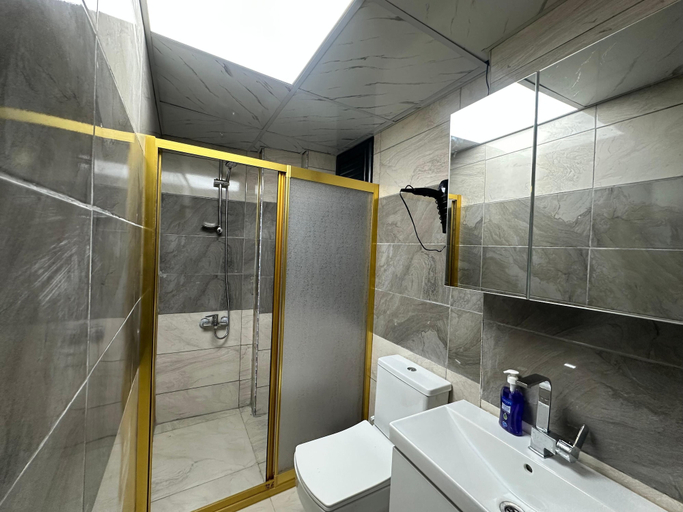 Bathroom 5, Hotel Sandra, Merkez