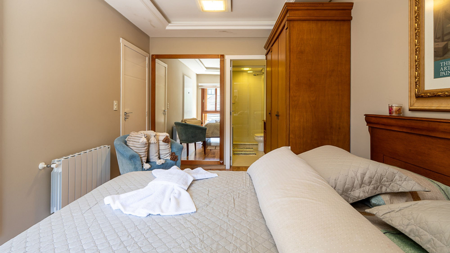 Room 4, Apto com Vaga Aquecimento e Piscina na Vila Su a, Gramado