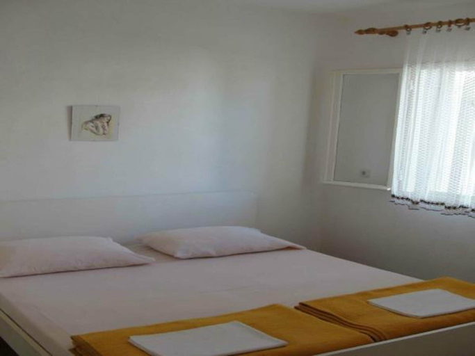 Room 5, Apartments Pinija - Basic Two Bedroom Apartment With Terraces -, Supetar