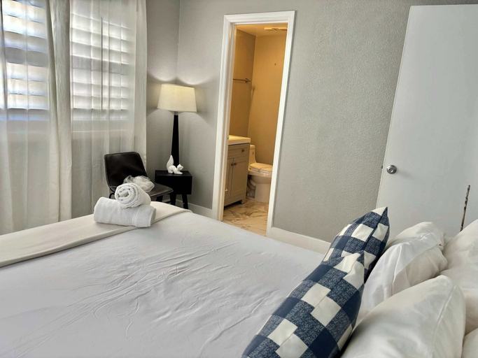 Interior 5, 1802 Enclave-2-m, Orange