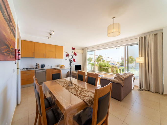 Dining 5, An Idyllic Algarve Home by the Water, Olhão