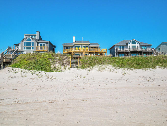 Exterior & Views 2, Squirrelly Banana by Topsail Realty, Pender